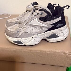White and Black Reebok Boys Charge Run Athletic Sneakers size 12